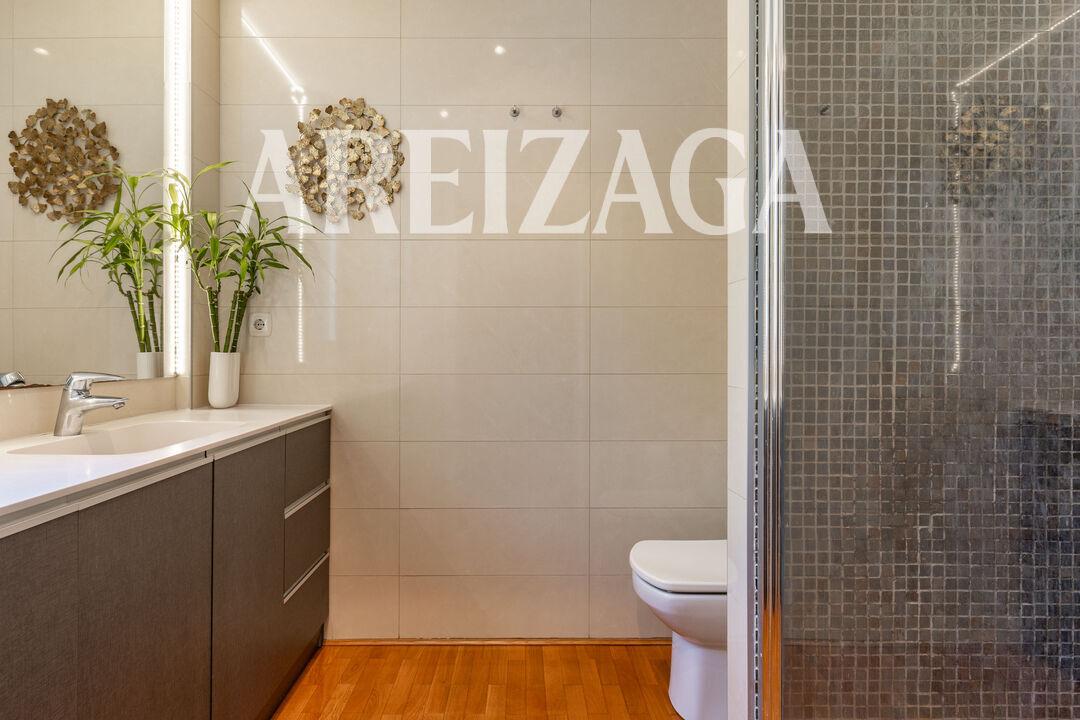 Flat for Sale in San Sebastián