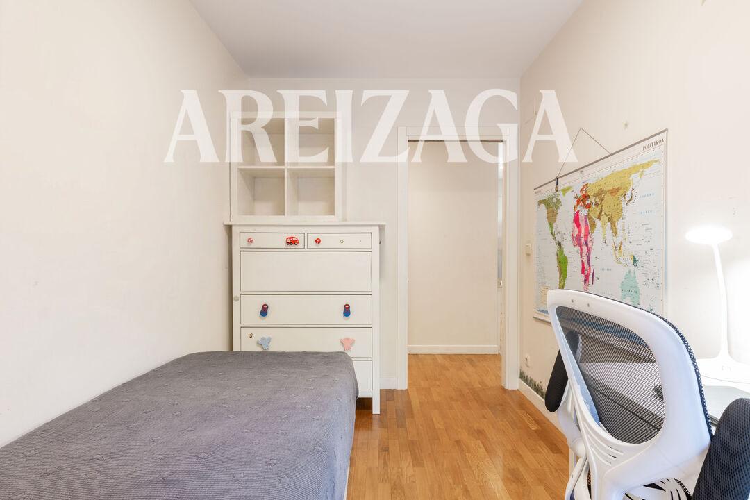 Flat for Sale in San Sebastián