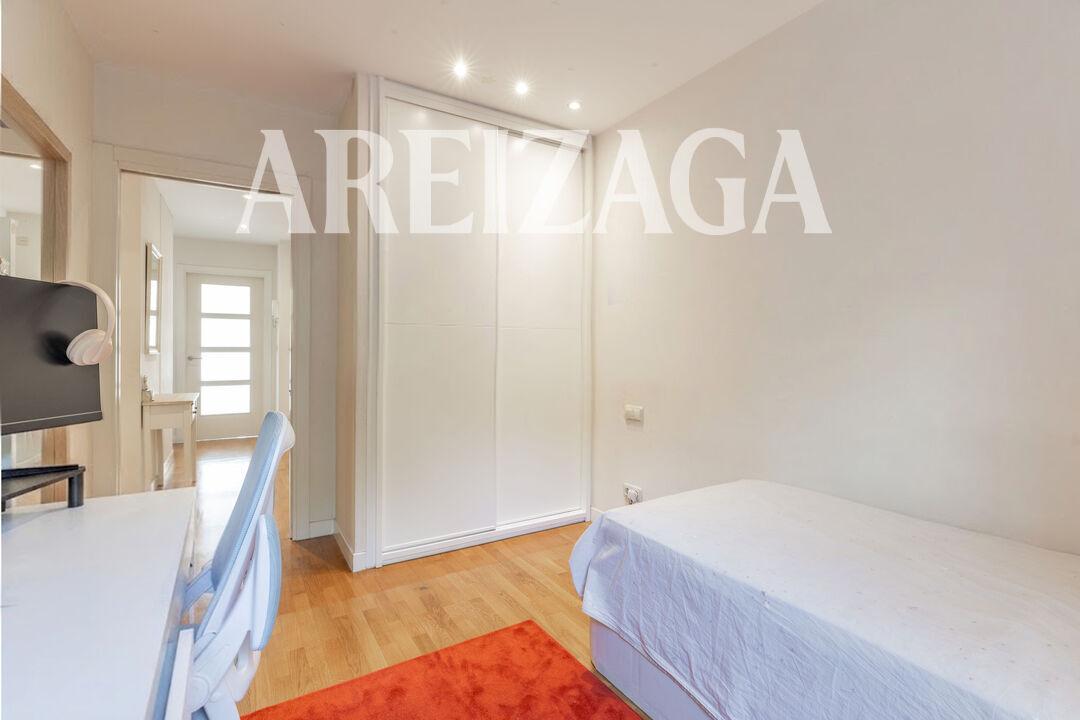 Flat for Sale in San Sebastián