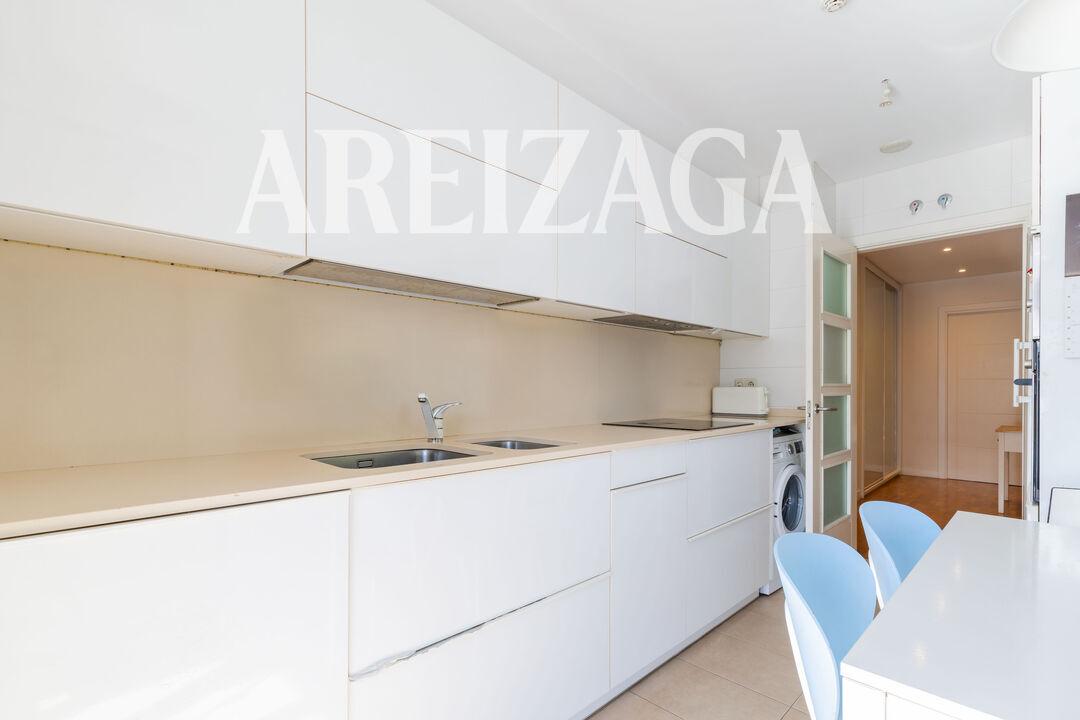 Flat for Sale in San Sebastián