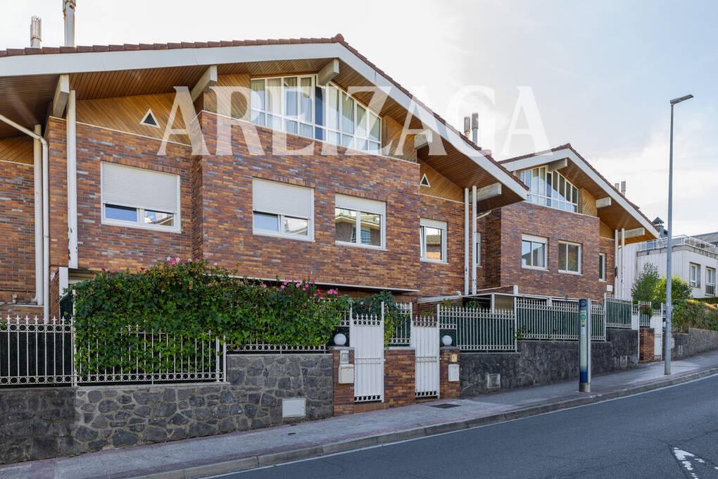 Flat for Sale in San Sebastián