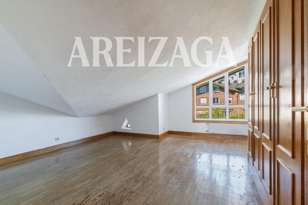 Flat for Sale in San Sebastián