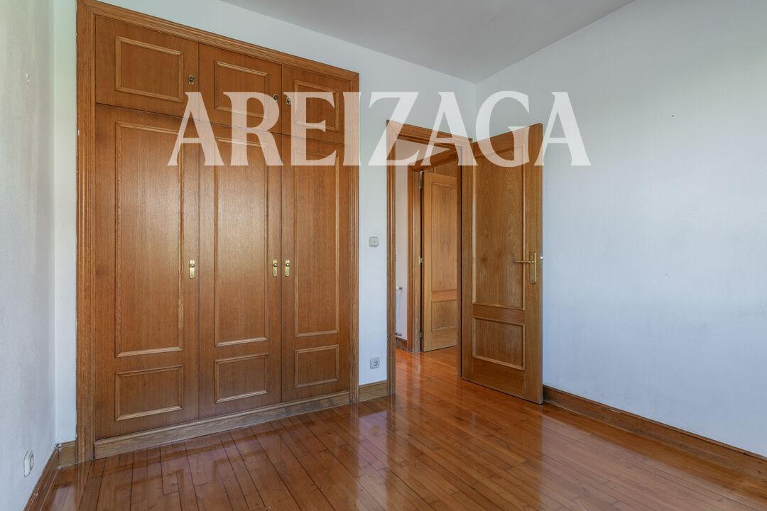 Flat for Sale in San Sebastián