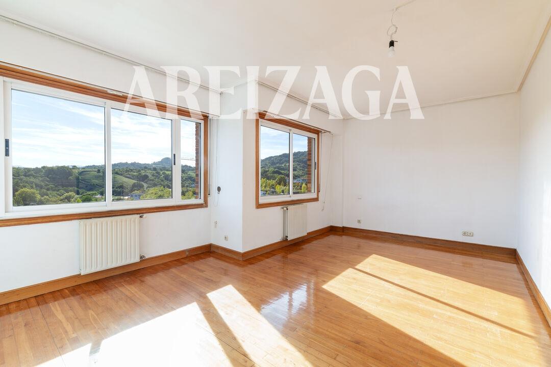 Flat for Sale in San Sebastián