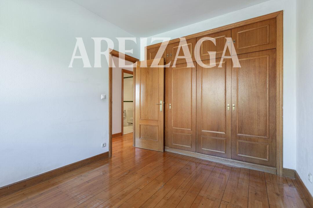 Flat for Sale in San Sebastián