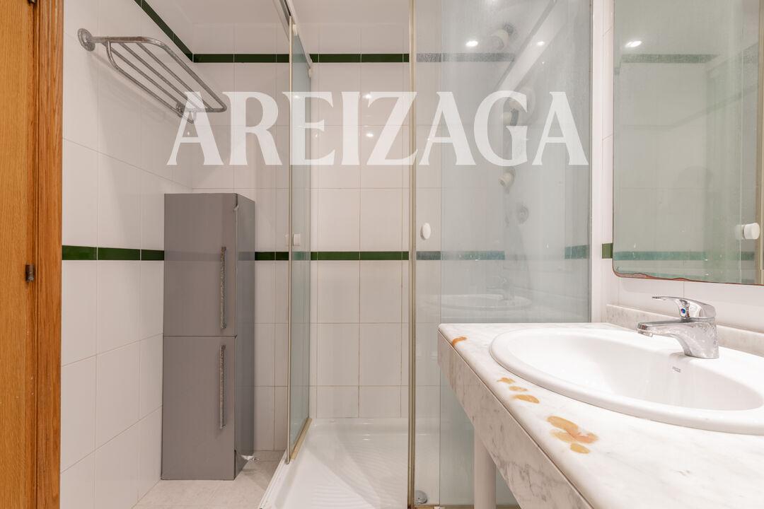 Flat for Sale in San Sebastián