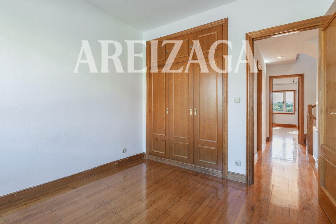 Flat for Sale in San Sebastián
