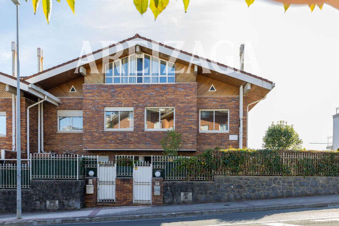 Flat for Sale in San Sebastián