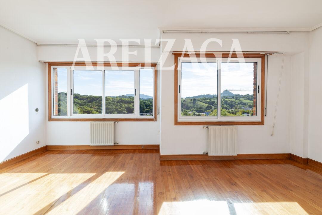 Flat for Sale in San Sebastián
