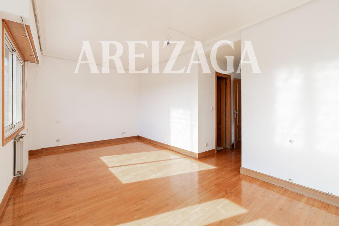 Flat for Sale in San Sebastián