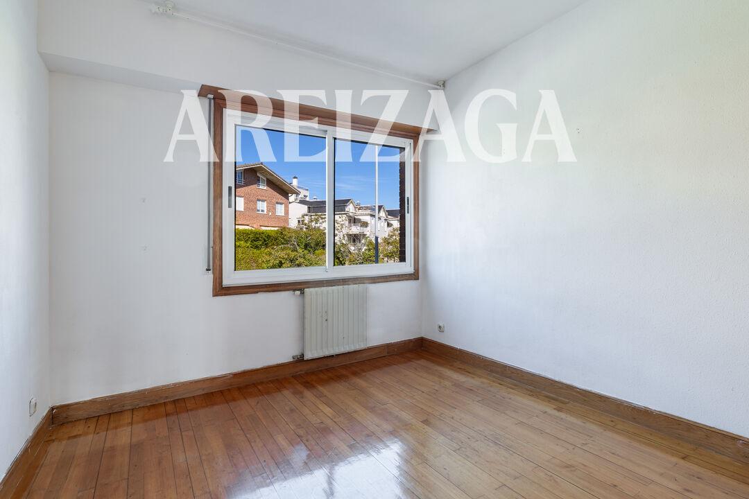 Flat for Sale in San Sebastián
