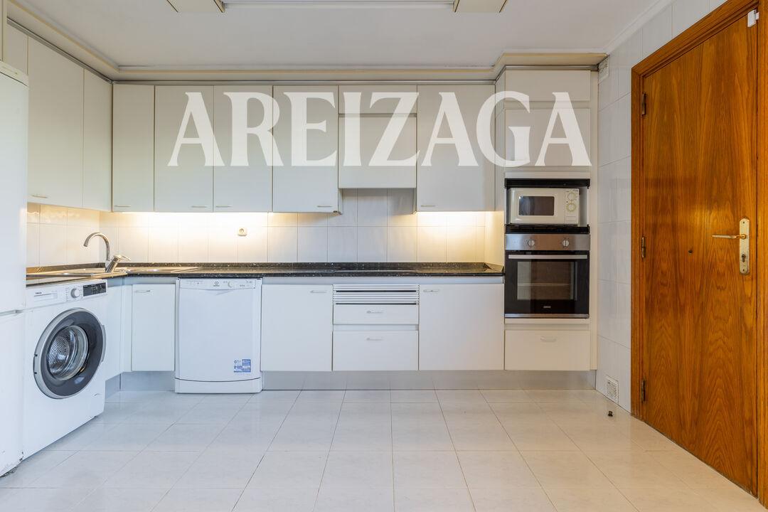 Flat for Sale in San Sebastián