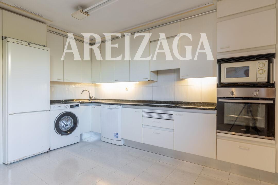 Flat for Sale in San Sebastián