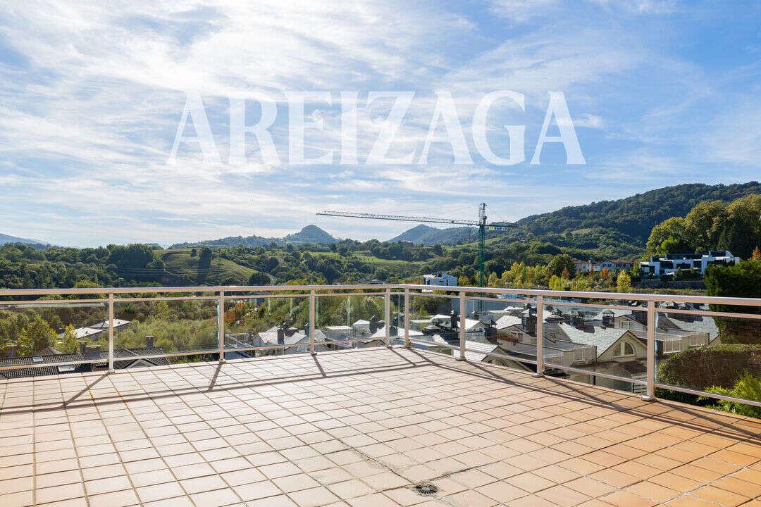Flat for Sale in San Sebastián