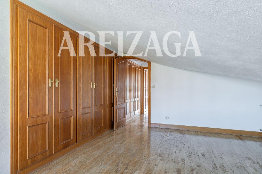 Flat for Sale in San Sebastián