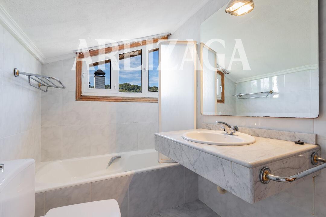 Flat for Sale in San Sebastián