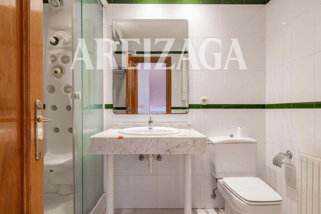 Flat for Sale in San Sebastián