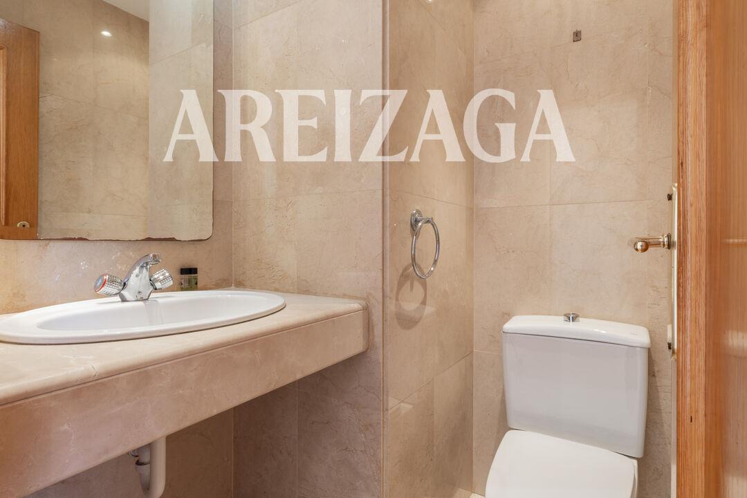Flat for Sale in San Sebastián