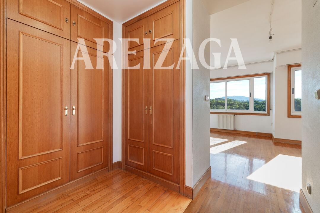 Flat for Sale in San Sebastián