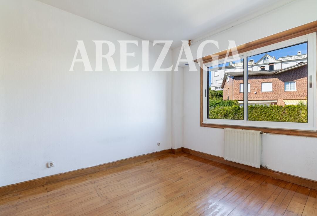 Flat for Sale in San Sebastián