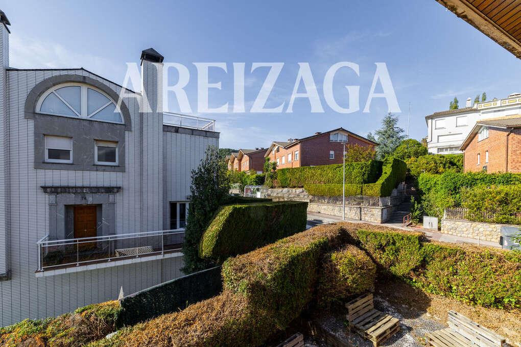 Flat for Sale in San Sebastián