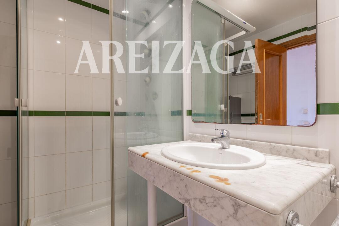Flat for Sale in San Sebastián