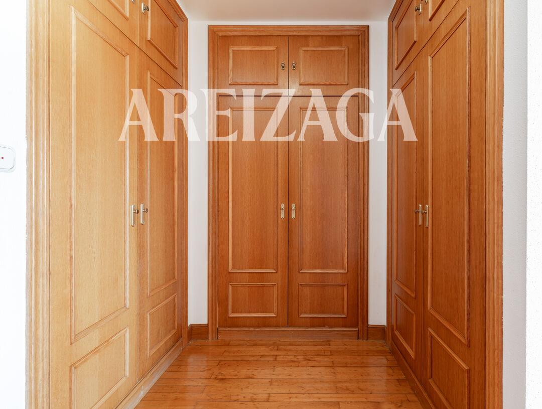 Flat for Sale in San Sebastián