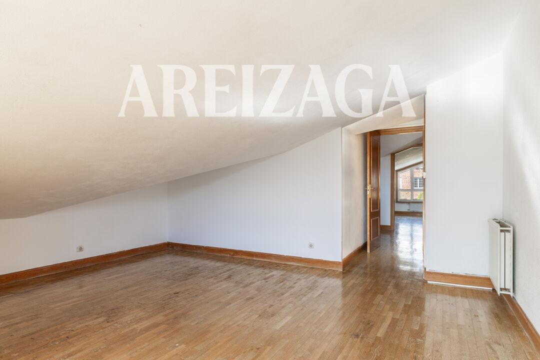 Flat for Sale in San Sebastián