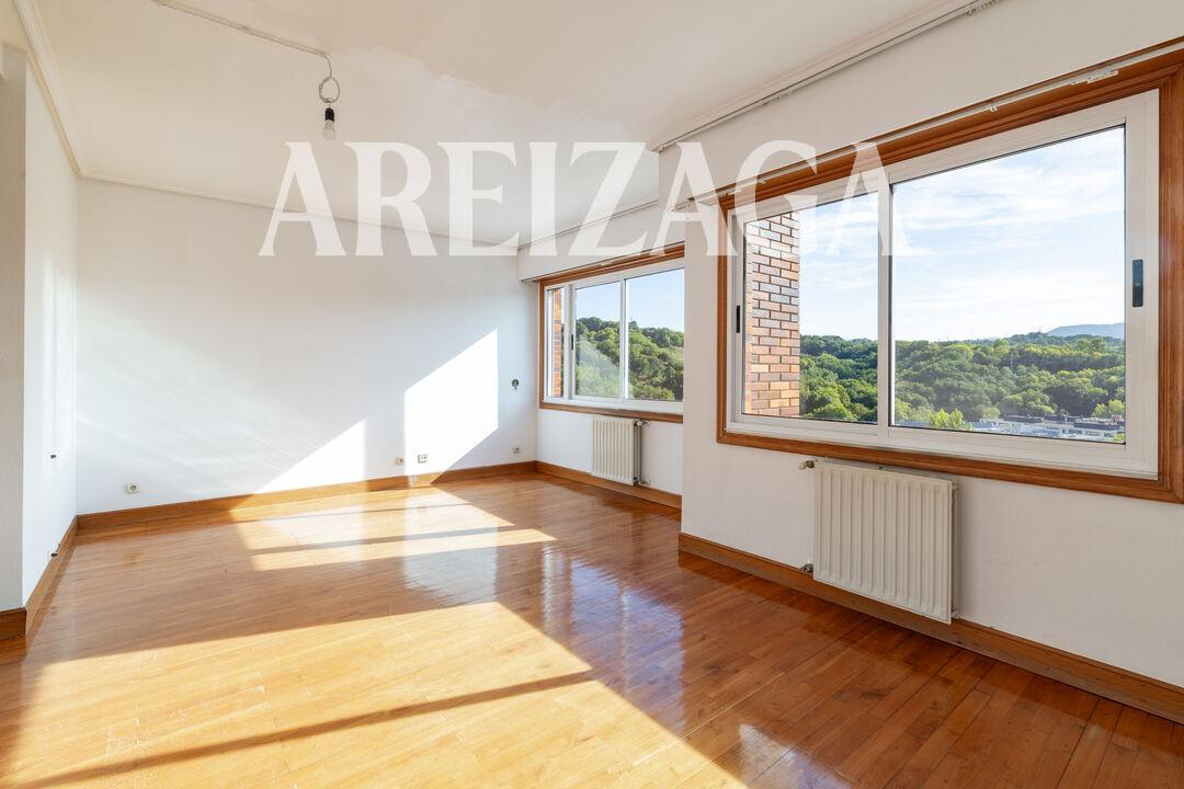 Flat for Sale in San Sebastián