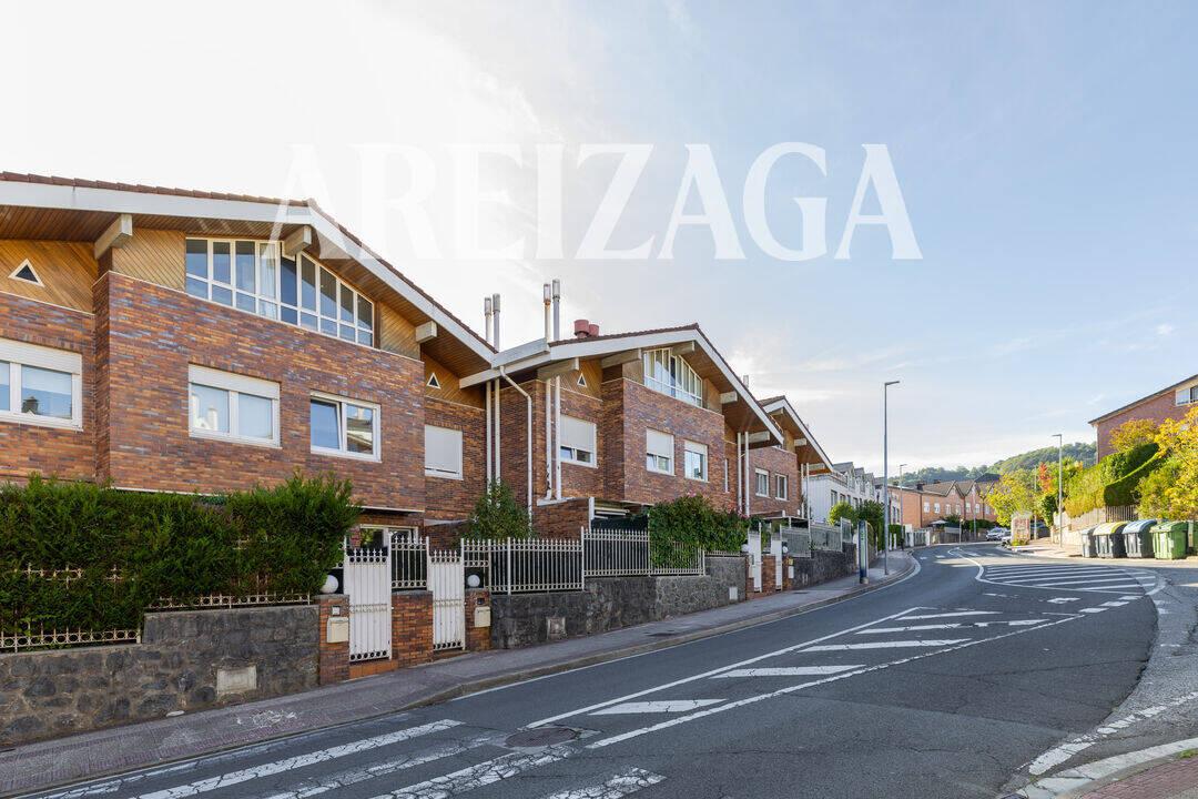Flat for Sale in San Sebastián