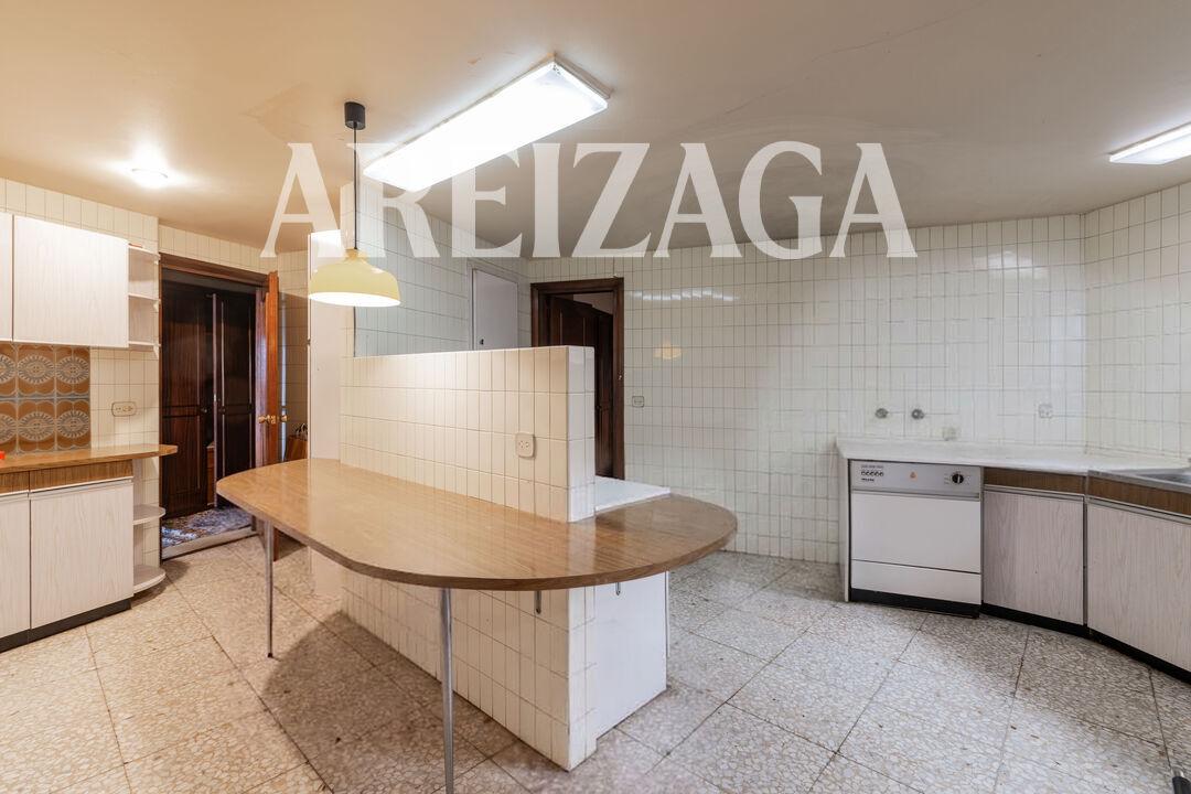 Flat for Sale in San Sebastián