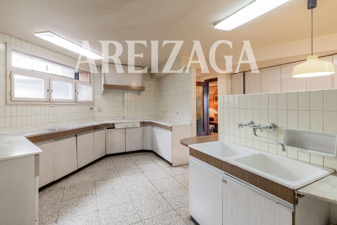 Flat for Sale in San Sebastián
