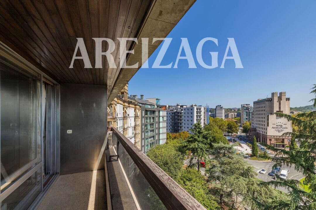 Flat for Sale in San Sebastián