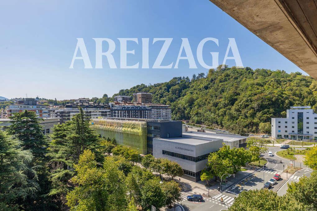 Flat for Sale in San Sebastián