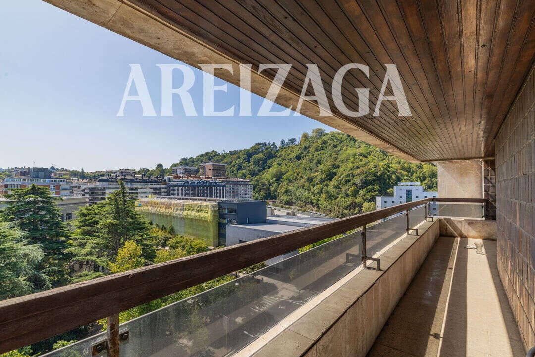 Flat for Sale in San Sebastián