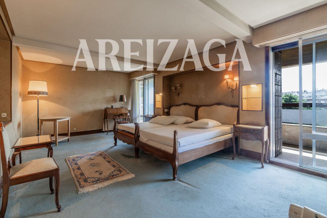 Flat for Sale in San Sebastián