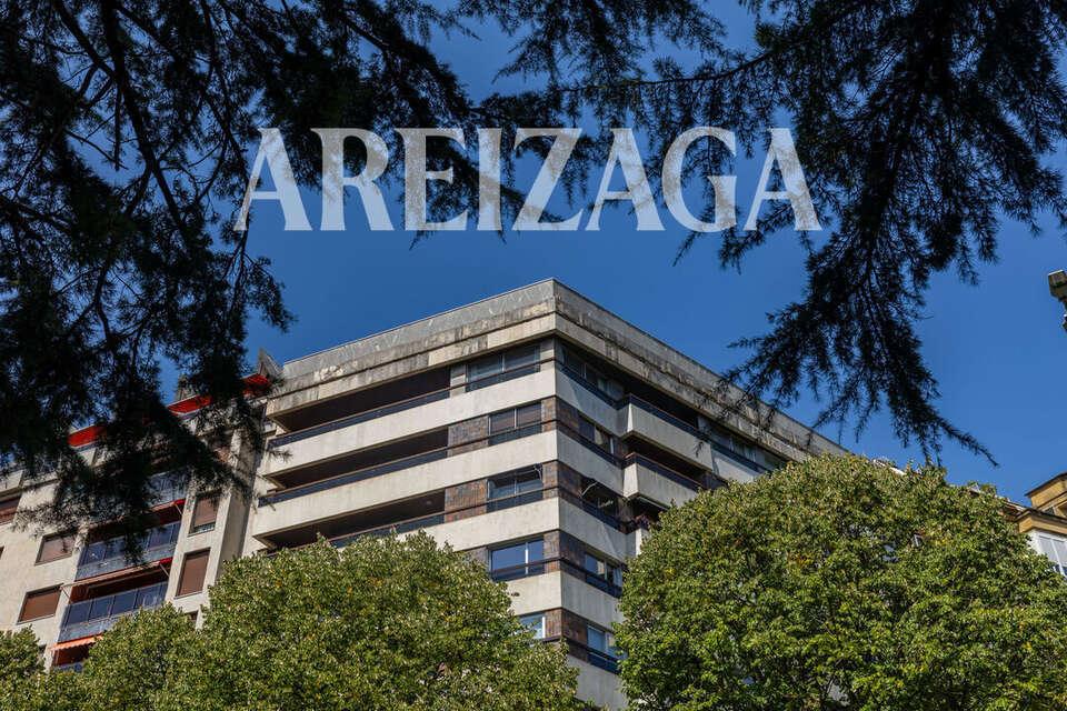 Flat for Sale in San Sebastián