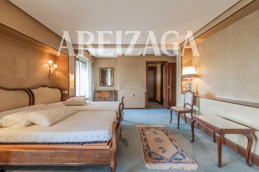 Flat for Sale in San Sebastián