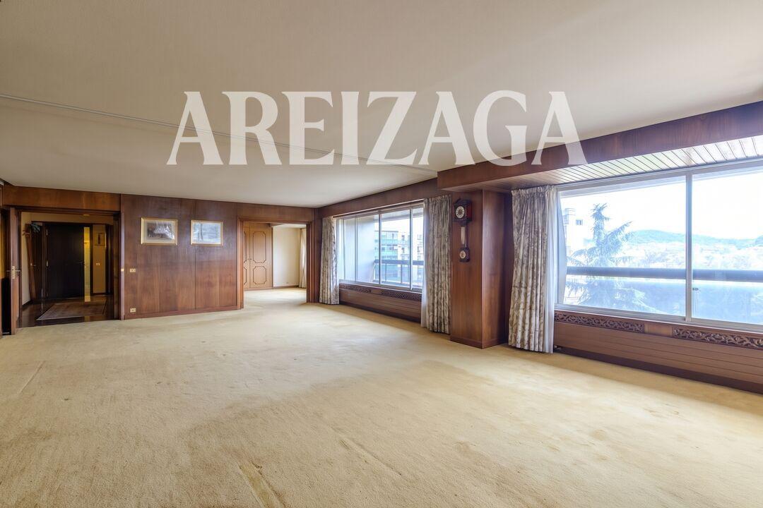 Flat for Sale in San Sebastián