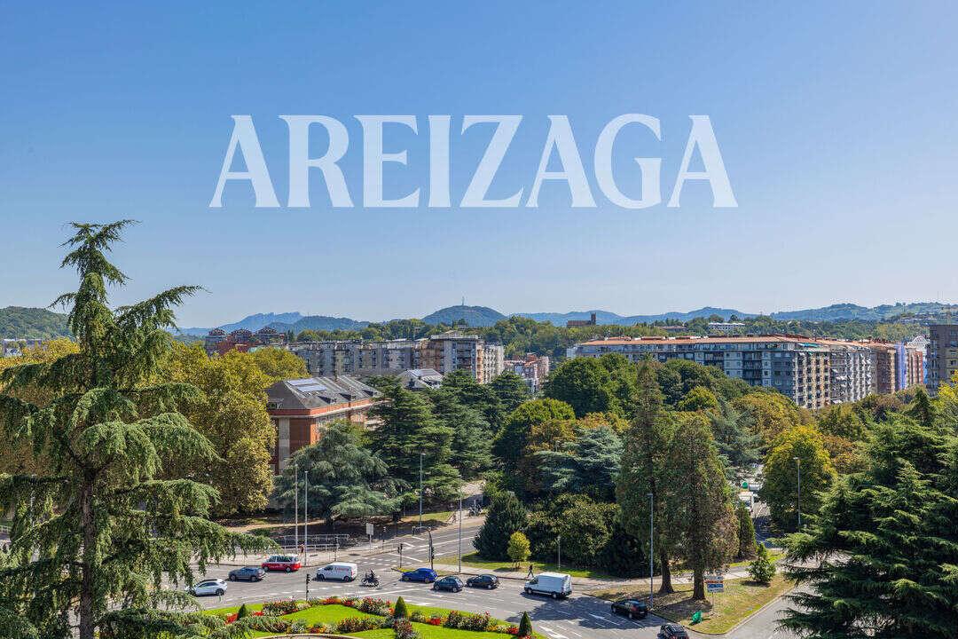 Flat for Sale in San Sebastián