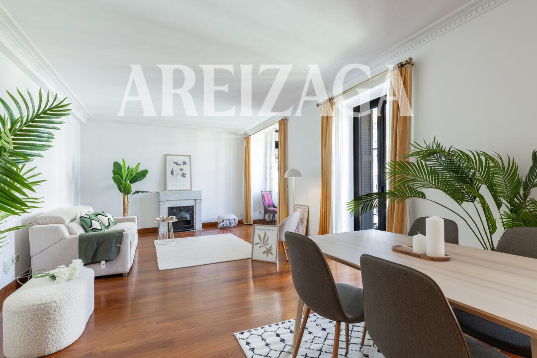 Flat for Sale in San Sebastián
