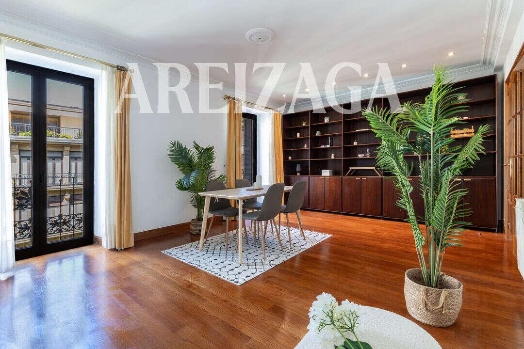 Flat for Sale in San Sebastián