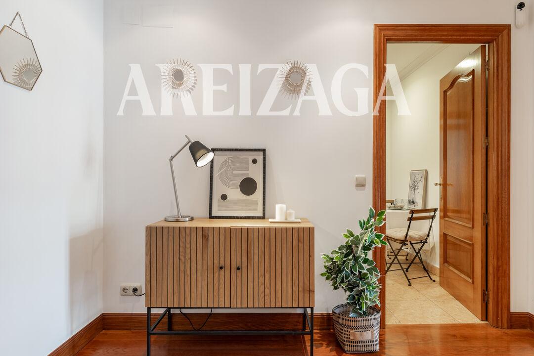 Flat for Sale in San Sebastián