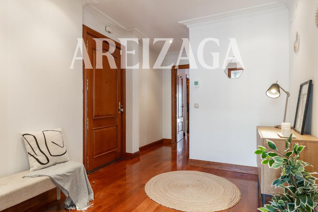 Flat for Sale in San Sebastián