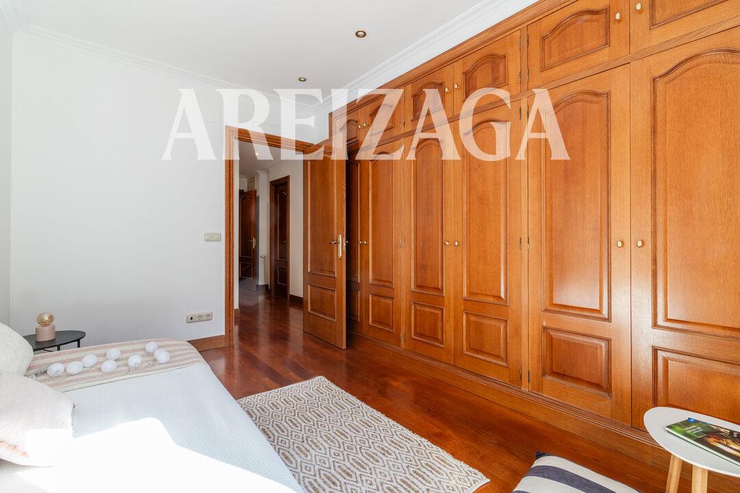 Flat for Sale in San Sebastián