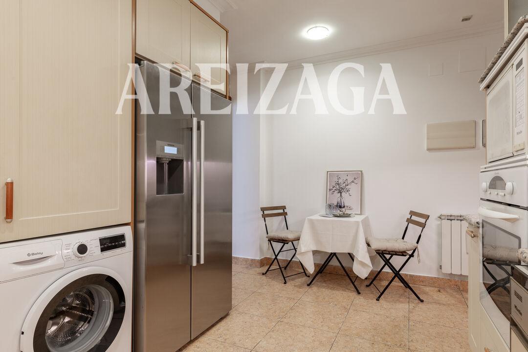 Flat for Sale in San Sebastián