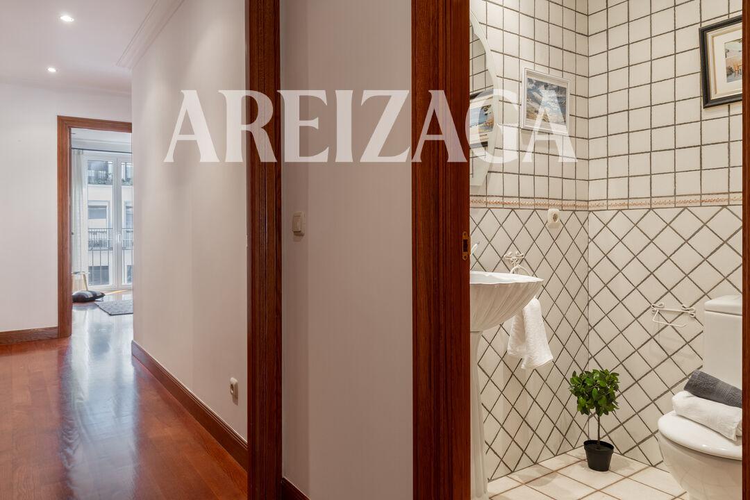 Flat for Sale in San Sebastián