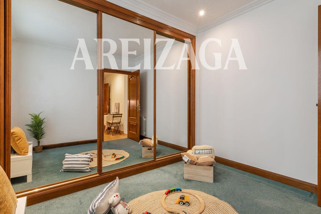 Flat for Sale in San Sebastián