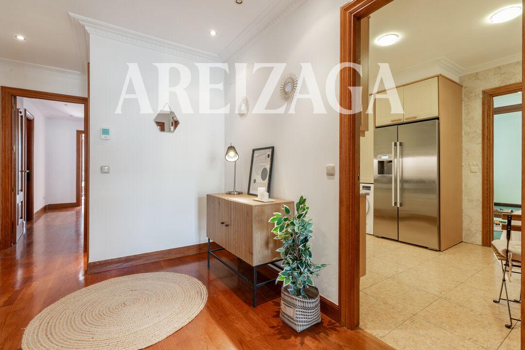 Flat for Sale in San Sebastián