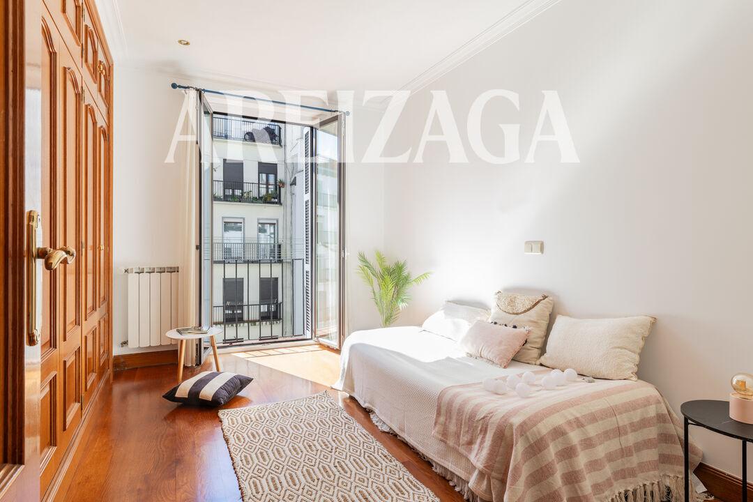 Flat for Sale in San Sebastián